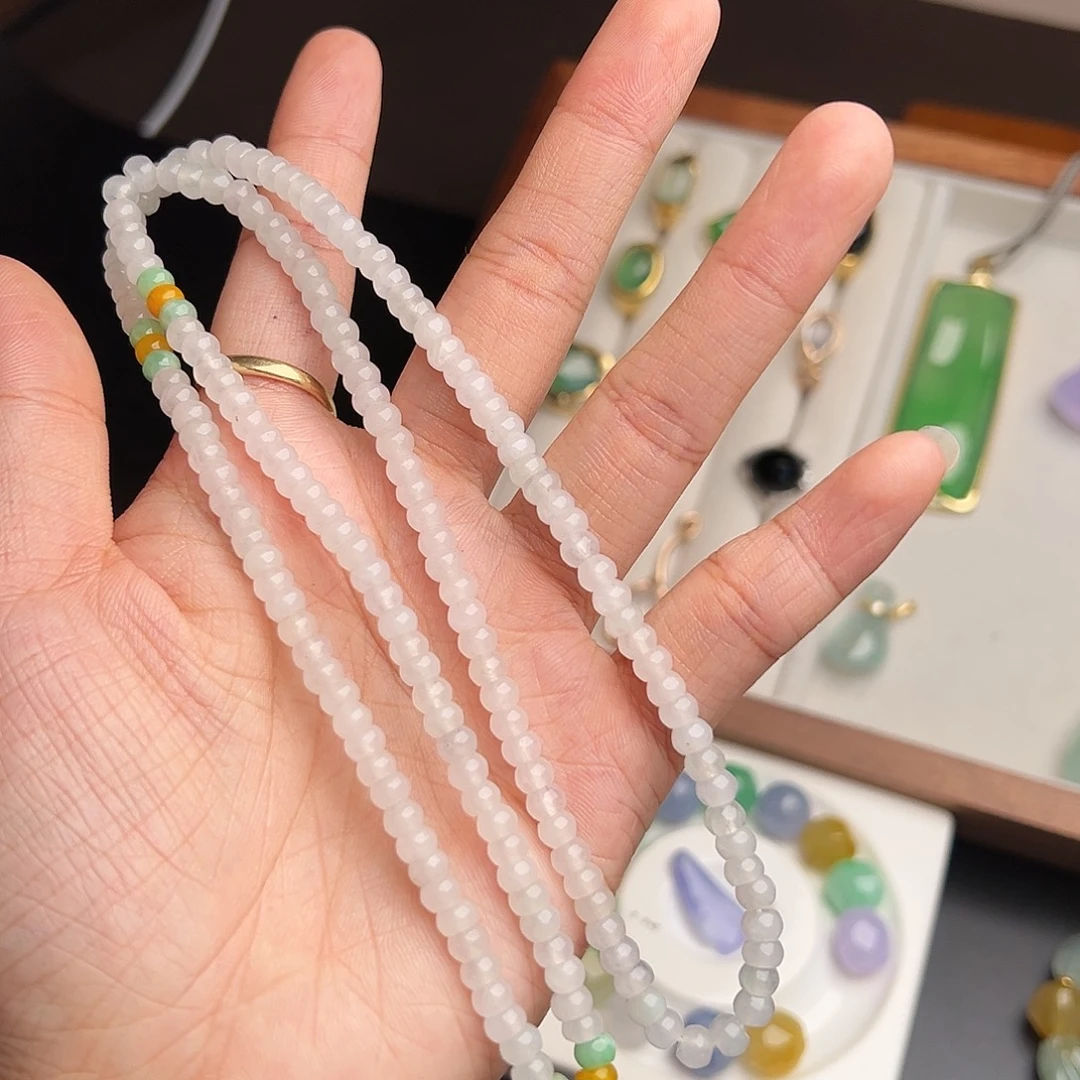 P***e翡翠未镶嵌项链项链