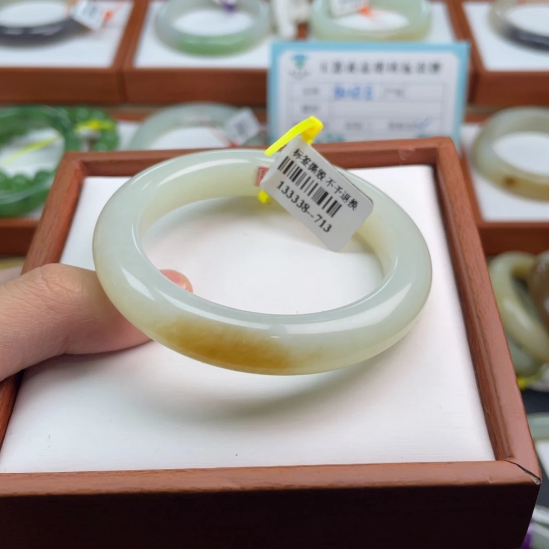 【闪购商品】未镶嵌手镯和田玉大***直圈口51+