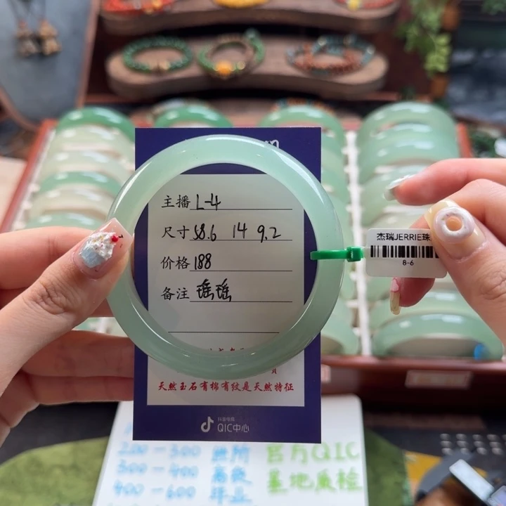 未镶嵌手镯石英质玉