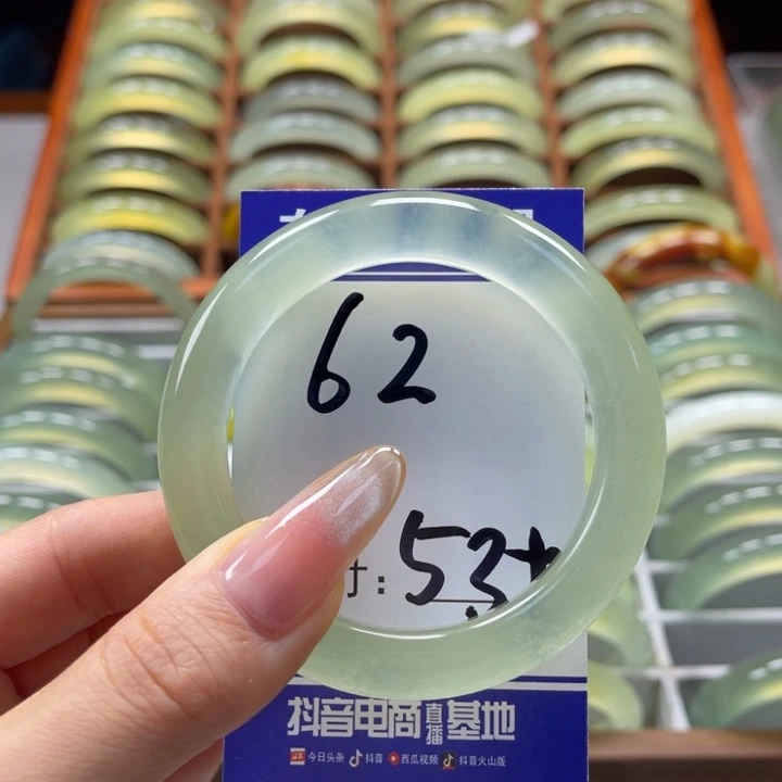 岫玉手镯未镶嵌Y***己