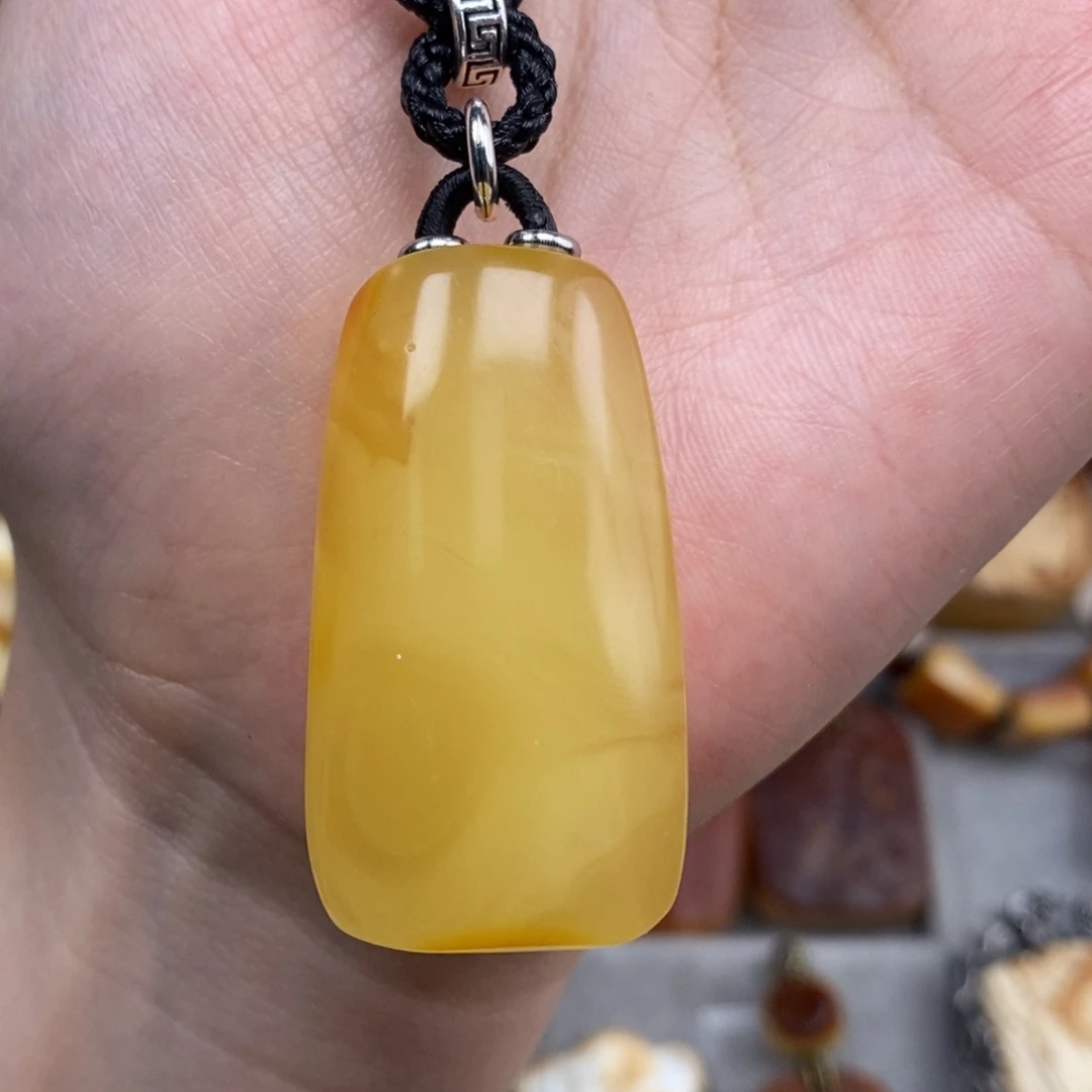 未镶嵌吊坠(赠链)琥珀