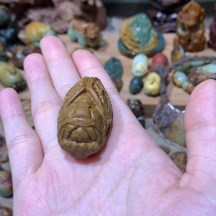 未镶嵌岫岩河磨玉（透闪石质玉）挂件
