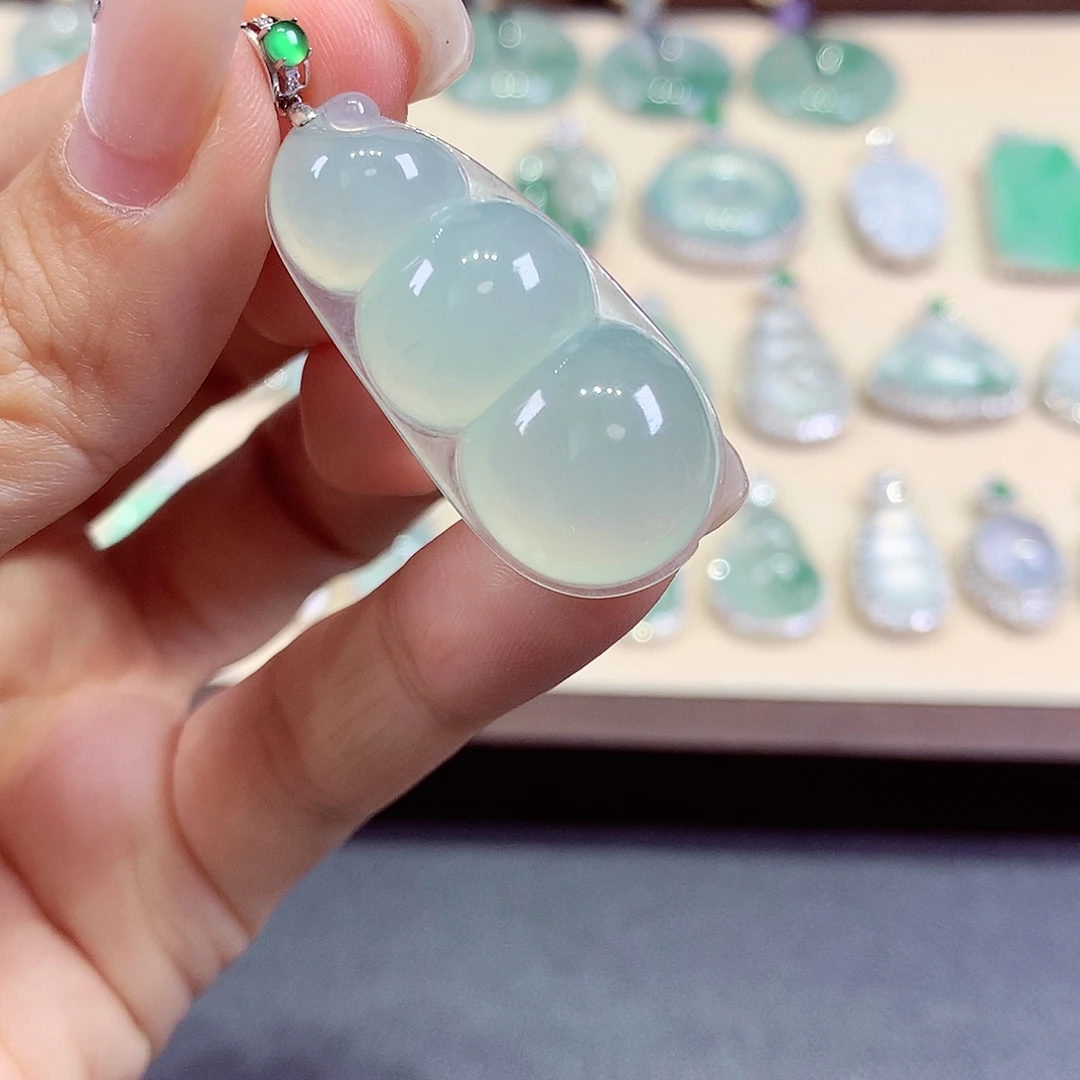 翡翠18K金镶嵌颈饰翡翠