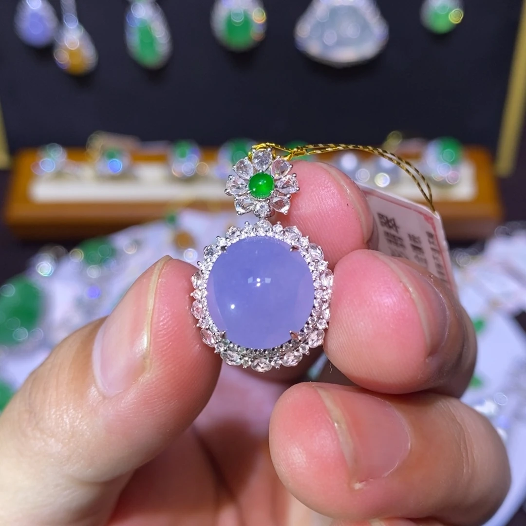 【闪购商品】颈饰18K金镶嵌翡翠