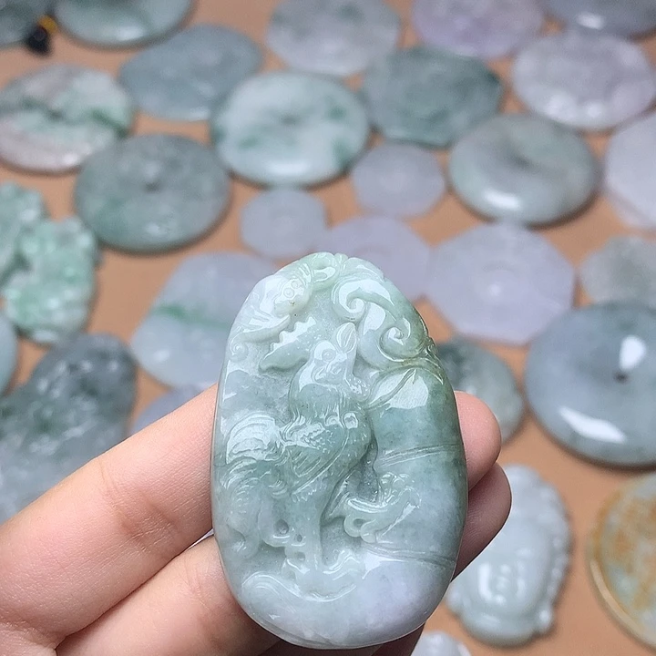 翡翠未镶嵌颈饰鸡牌