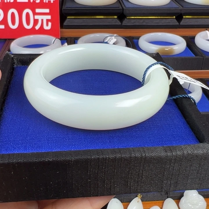 晨***丫和田玉未镶嵌手镯