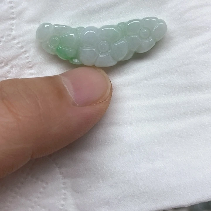 翡翠未镶嵌颈饰02号