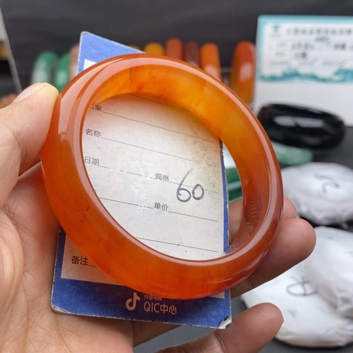 未镶嵌手镯石英质玉