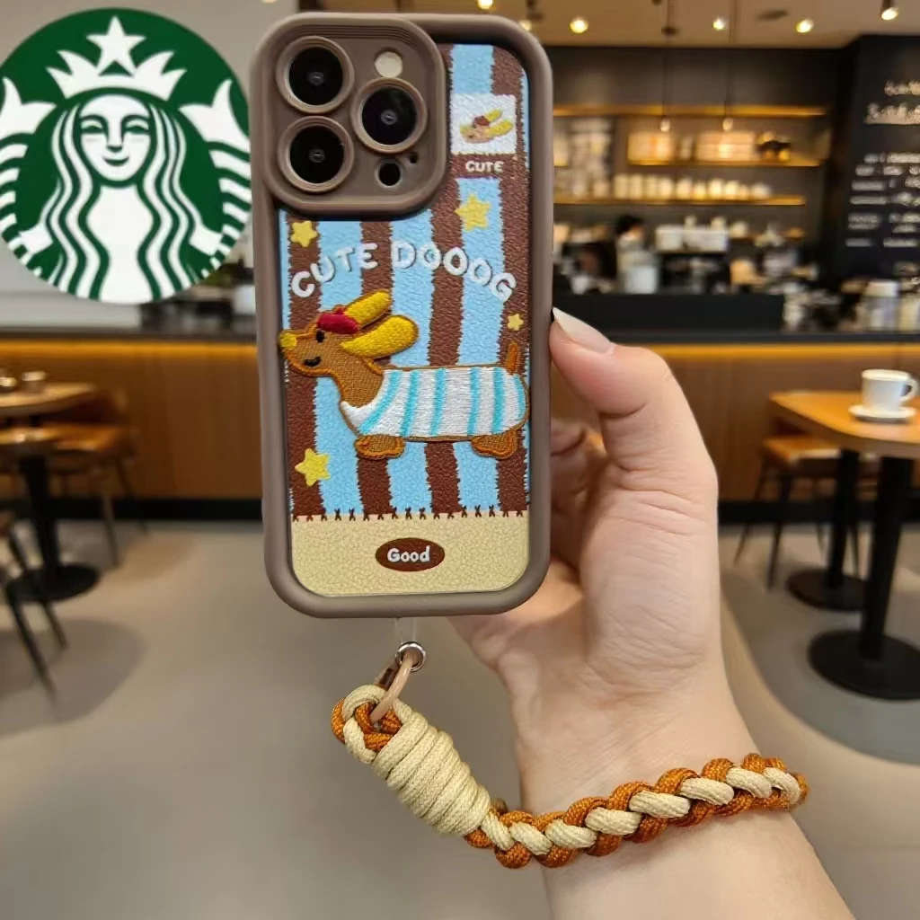 刺绣小狗手机壳适用苹果16promax可爱垫片挂绳卡通华为vivo小米