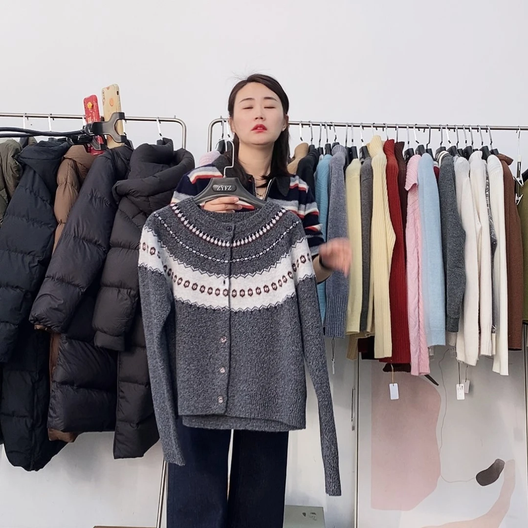 全毛灰色针织开衫130斤以内