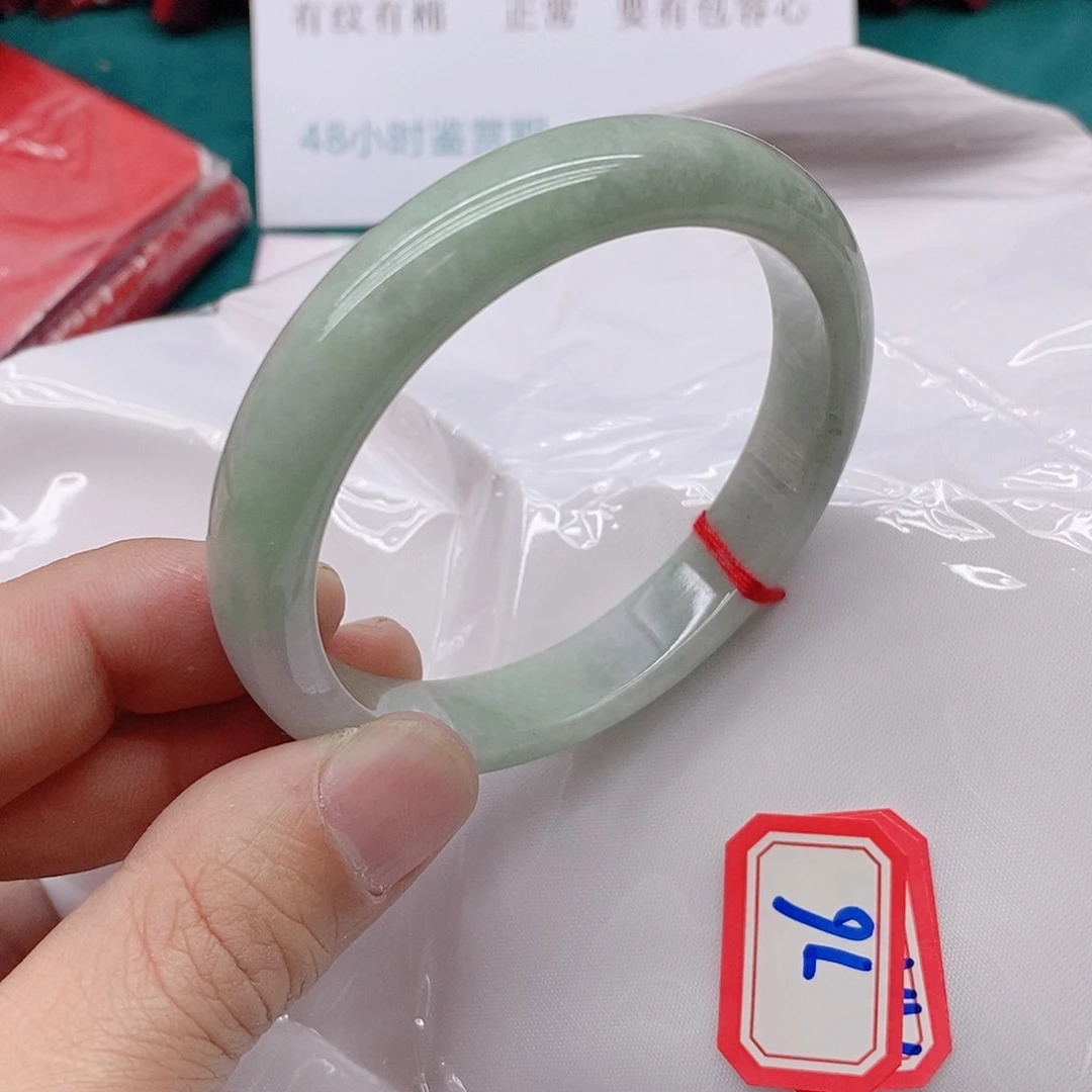 翡翠手镯未镶嵌米**?766666666