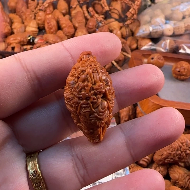 ****e橄榄核吊坠C33财神