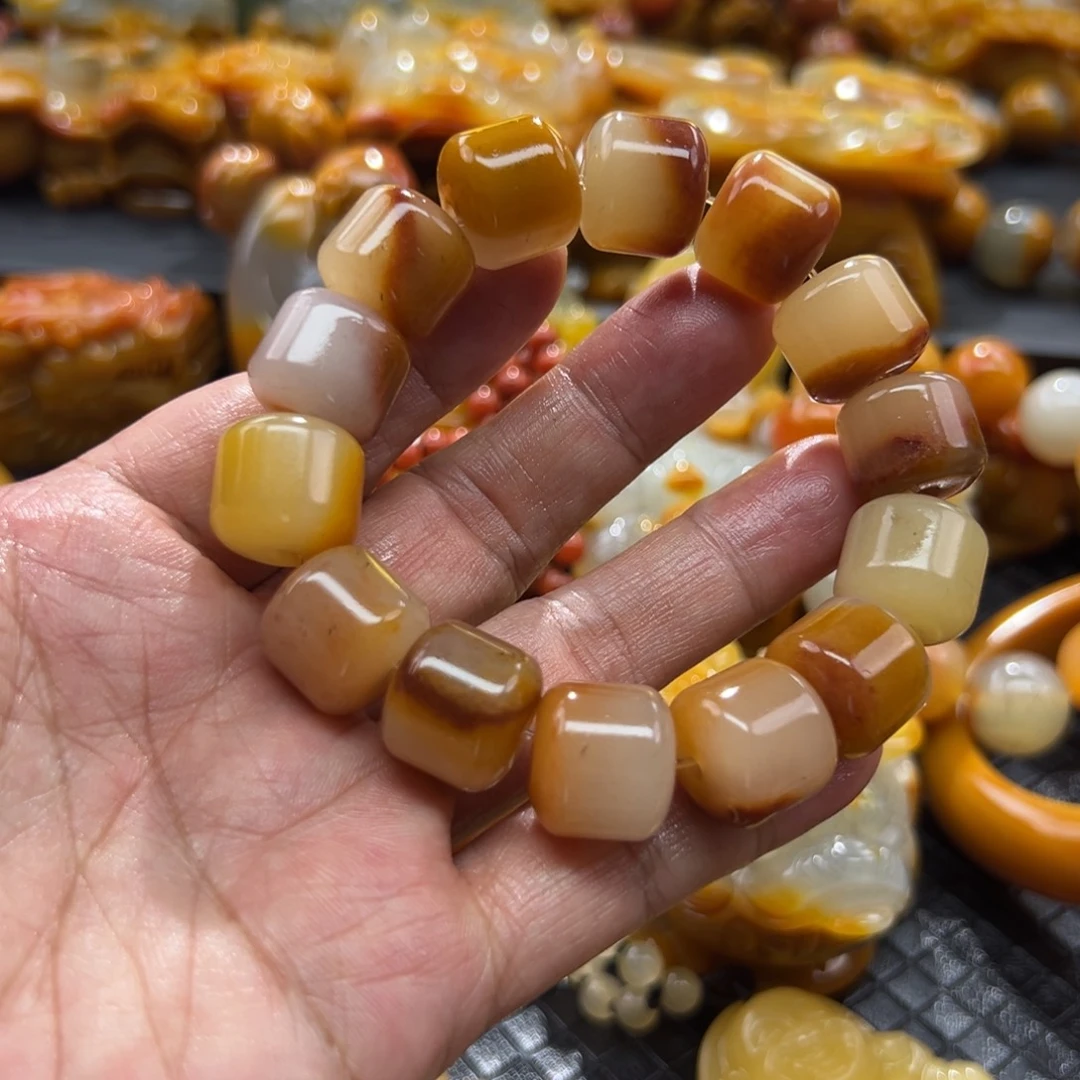 颈饰未镶嵌石英质玉
