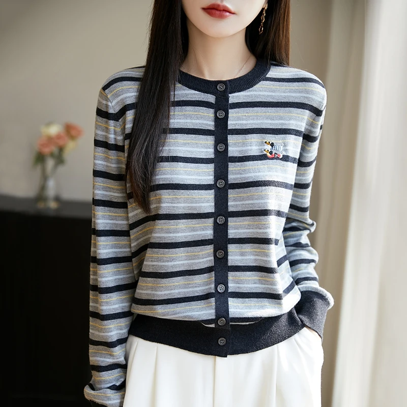 新款长袖针织开衫薄款时尚百搭显瘦针织圆领气质拼色精纺条纹开衫