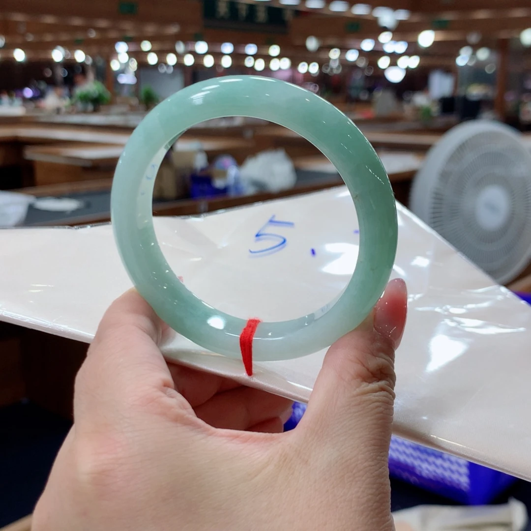 猪***龙翡翠手镯未镶嵌翡翠