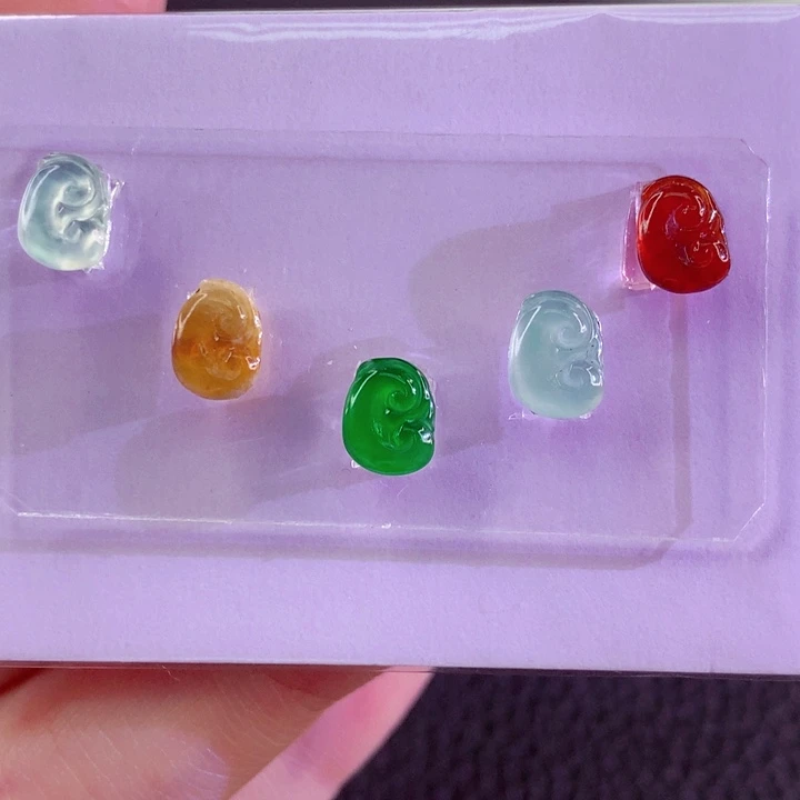定制翡翠未镶嵌翡翠
