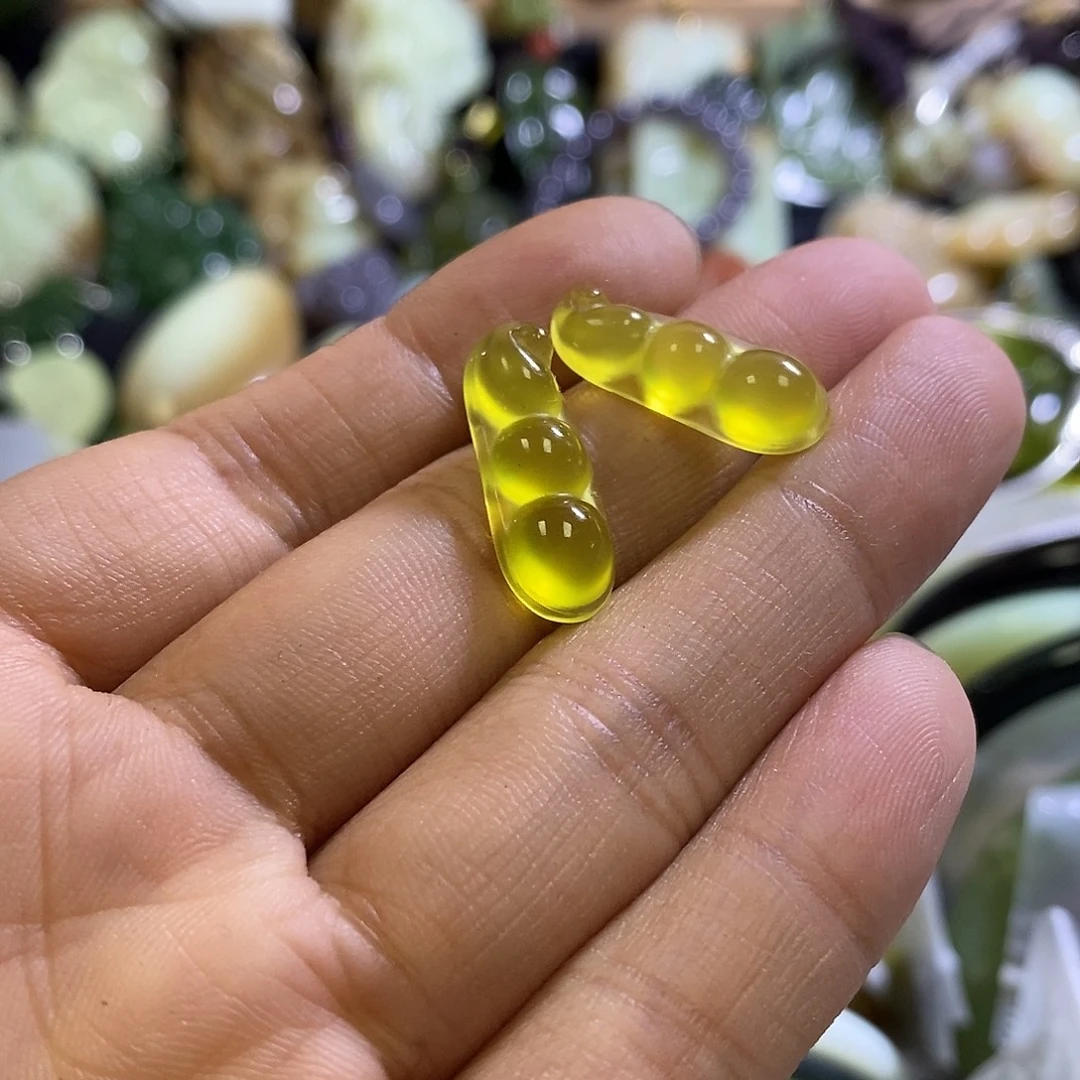 未镶嵌岫玉耳环一对