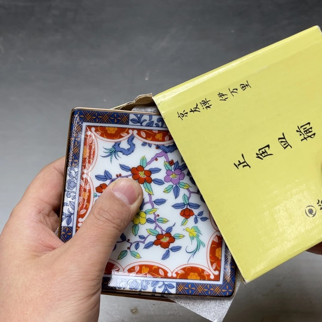 瓷片草****3密密麻麻地排列着一个