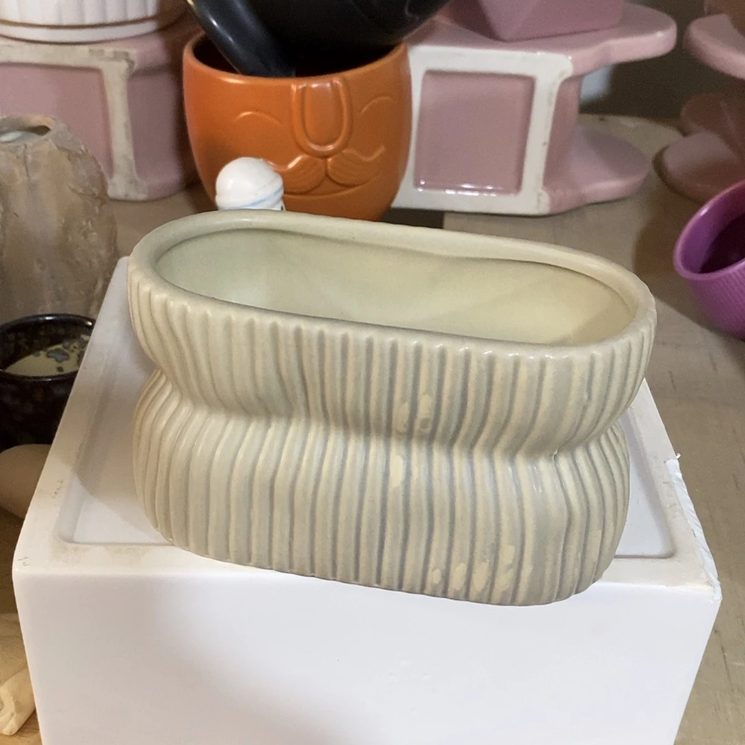 摆件陶盆有孔 瑕疵介意勿拍