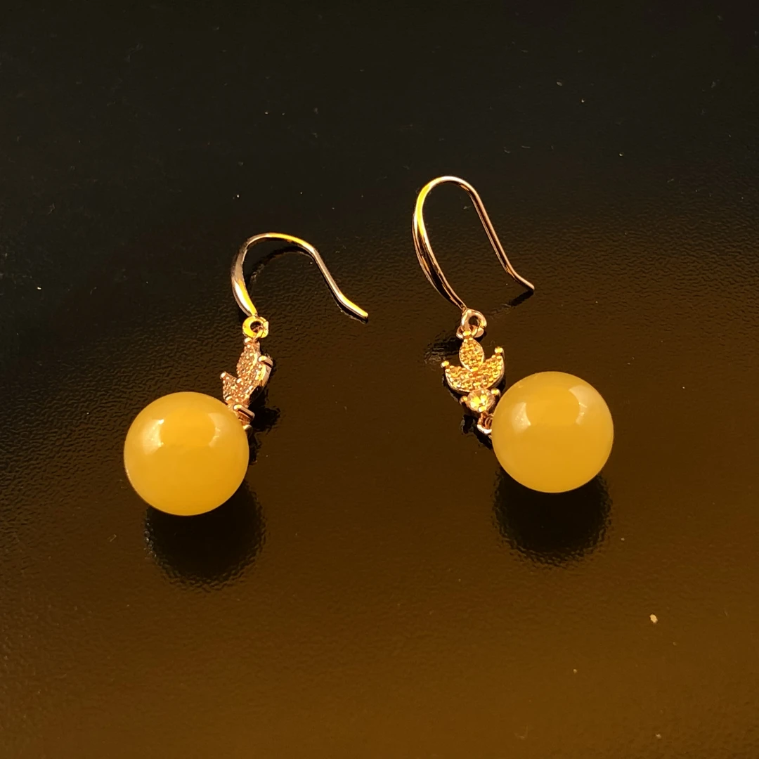 原生态同料蜜蜡耳坠。