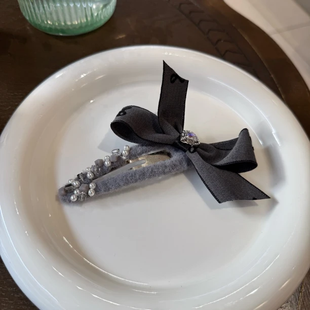 7642黑灰色的蝴蝶结掰掰夹