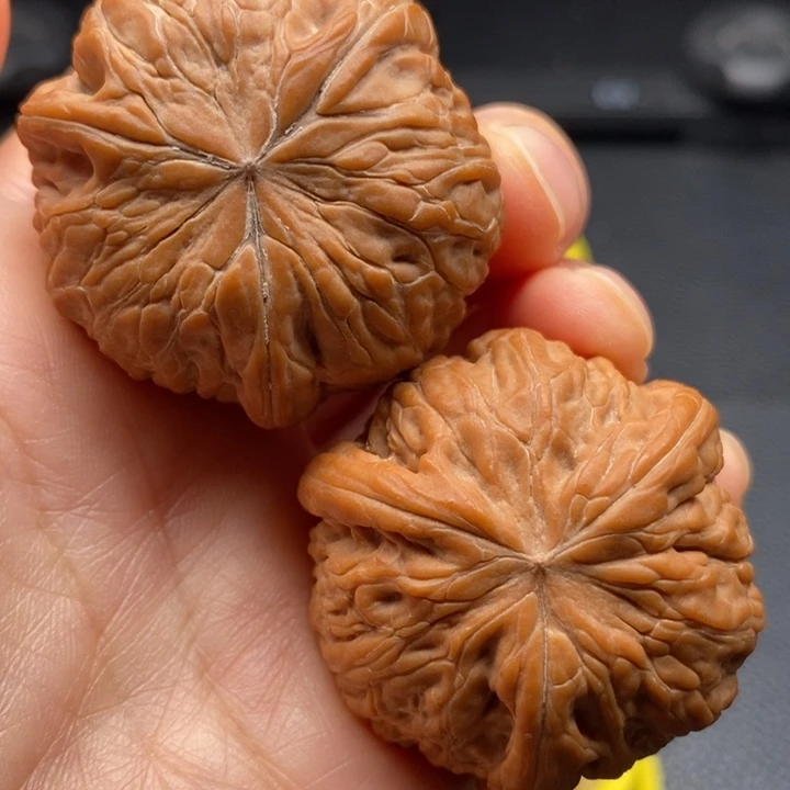****哥文玩核桃吊坠铁锤三棱40