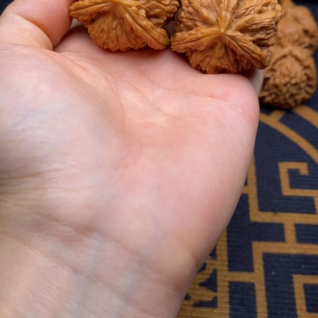 武***敏文玩核桃吊坠白狮子