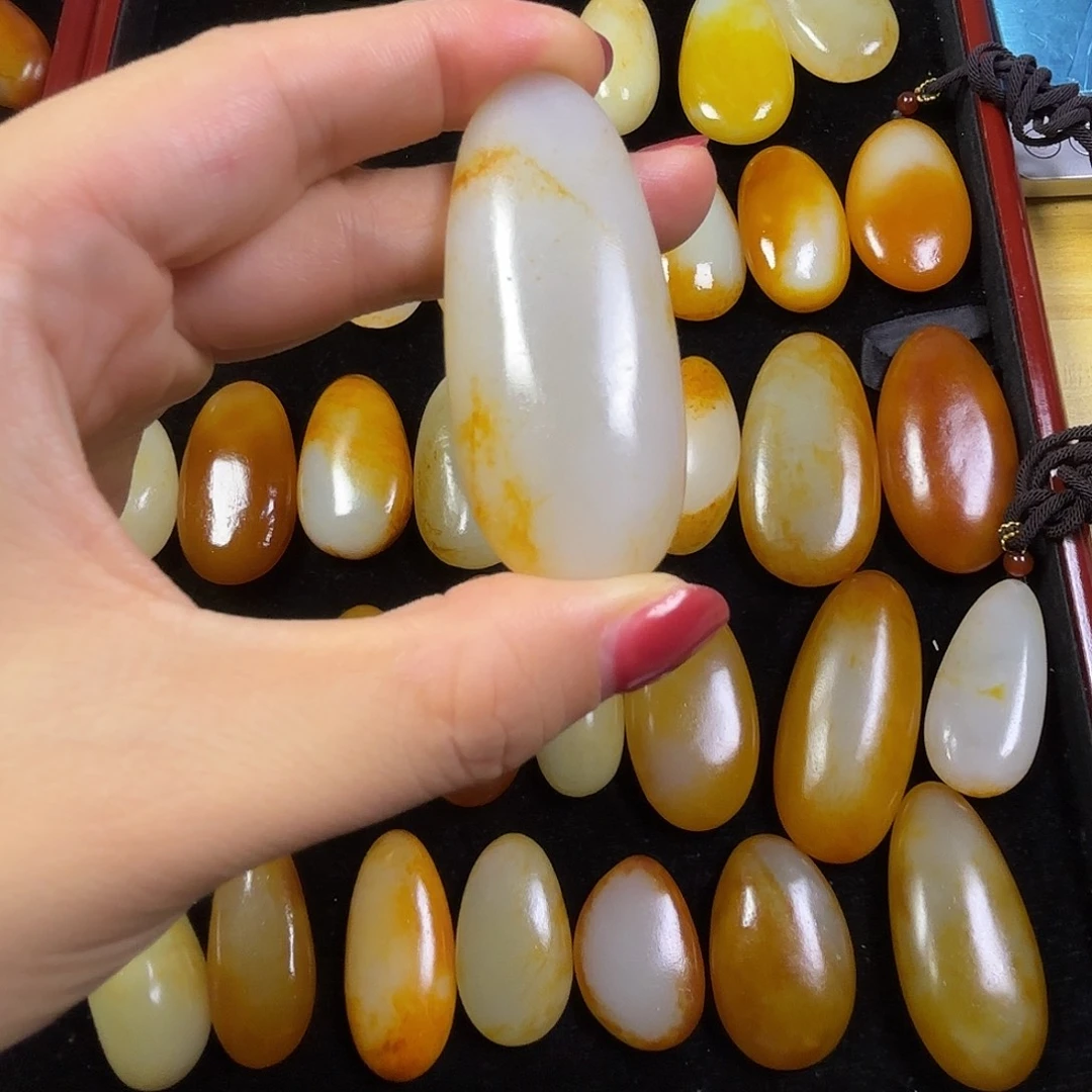 肆***歌和田玉未镶嵌颈饰