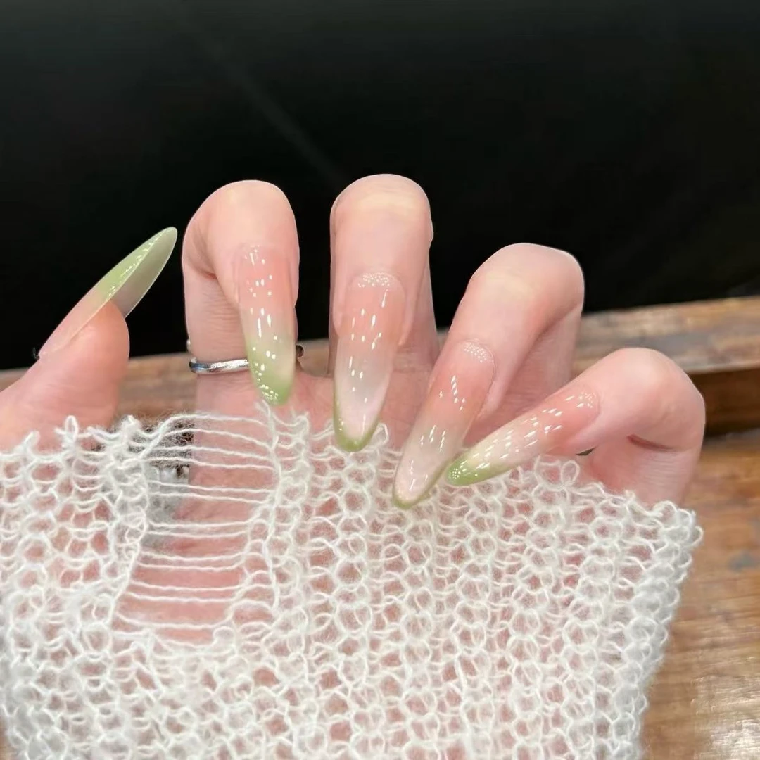 夏日法式猫眼甲冰透芭乐渐变猫眼法式穿戴甲清新显白气质美甲贴片