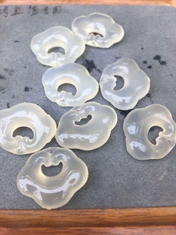 天然玛瑙玉髓精品无暇祥云锁，