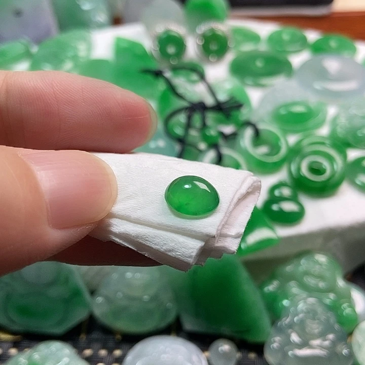 翡翠未镶嵌颈饰蛋面
