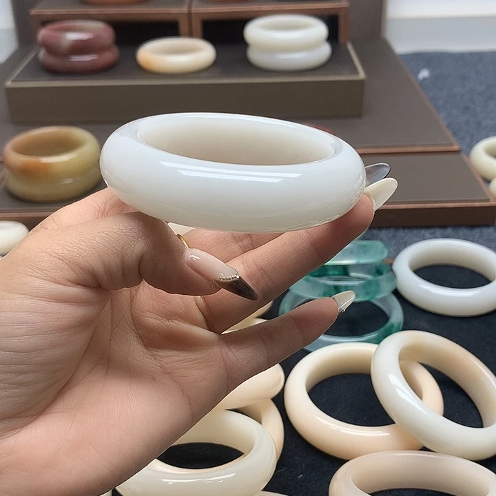 石英质玉未镶嵌手镯