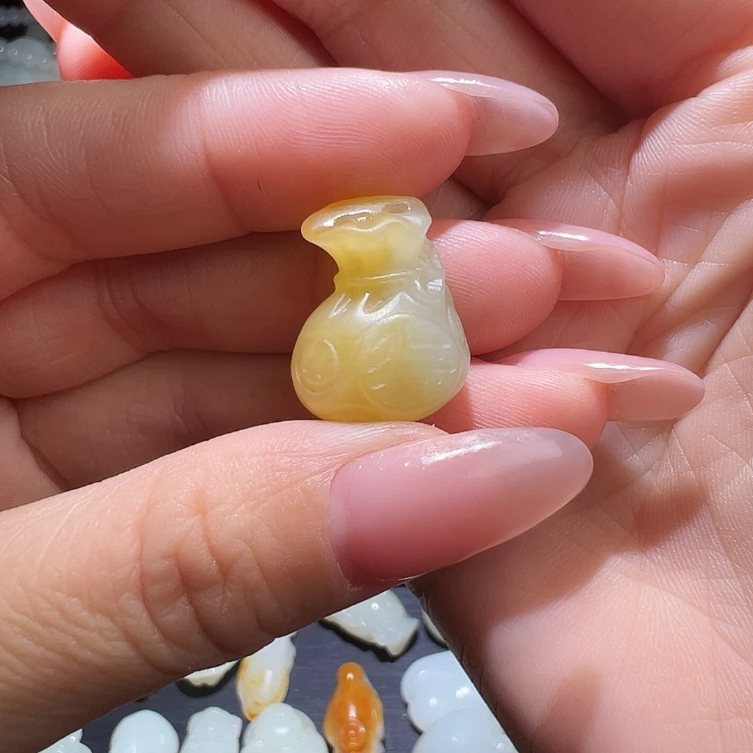 颈饰未镶嵌和田玉自*然