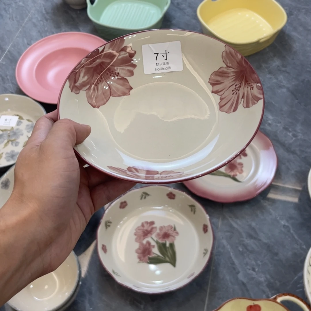 陶瓷微瑕餐具介意勿拍，满18飞！