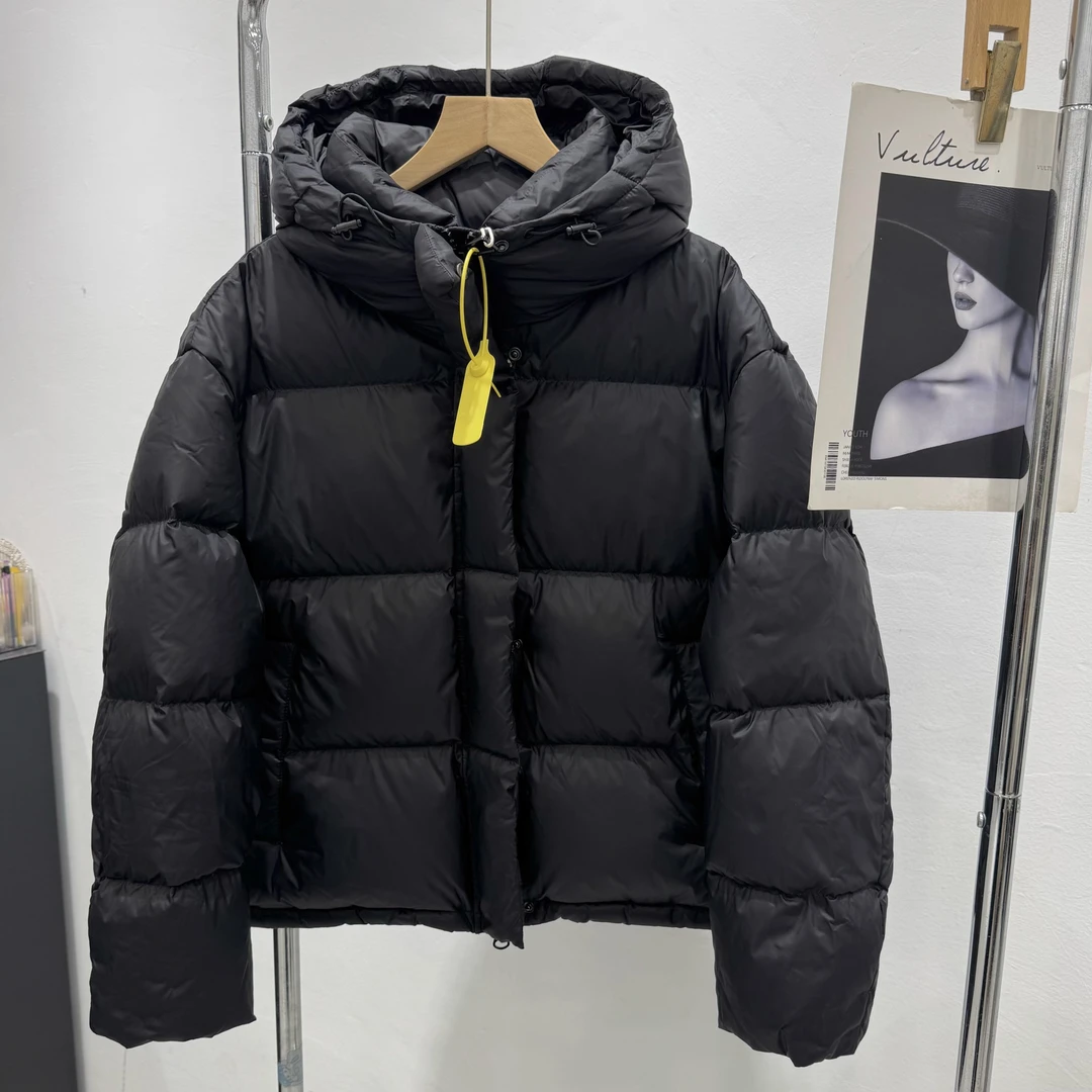 2025新款休闲潮流95轻奢白鸭绒蓬松保暖连帽短款羽绒服女冬款