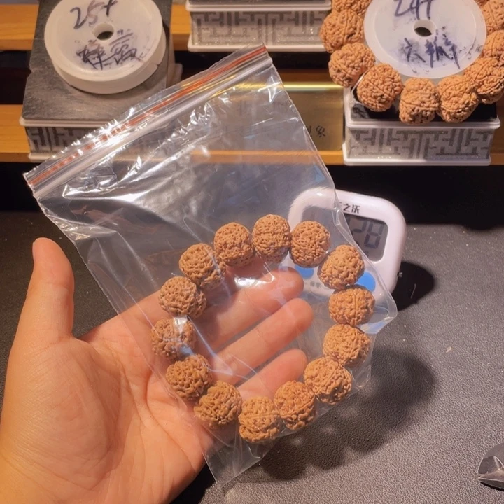 辉***哥金刚菩提手串这个