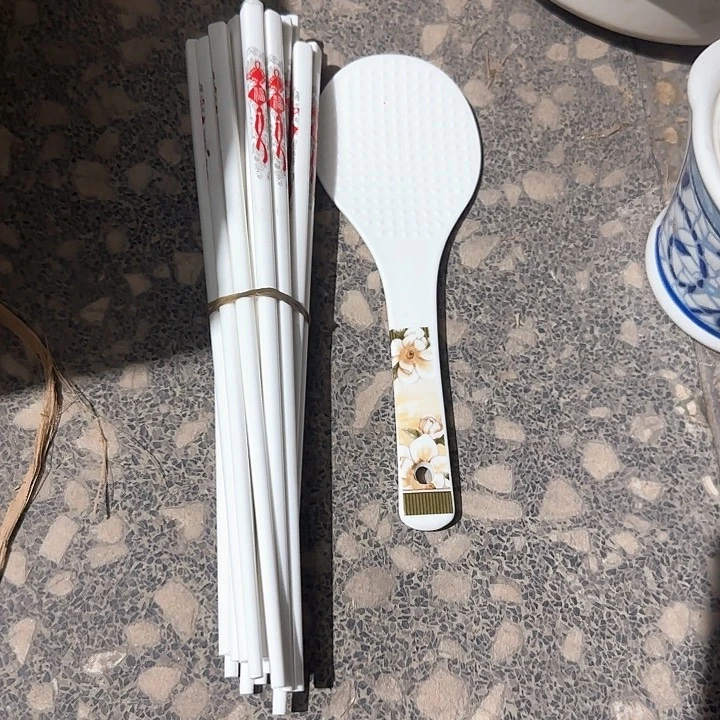 瓷片陶瓷盘子碗啥都有