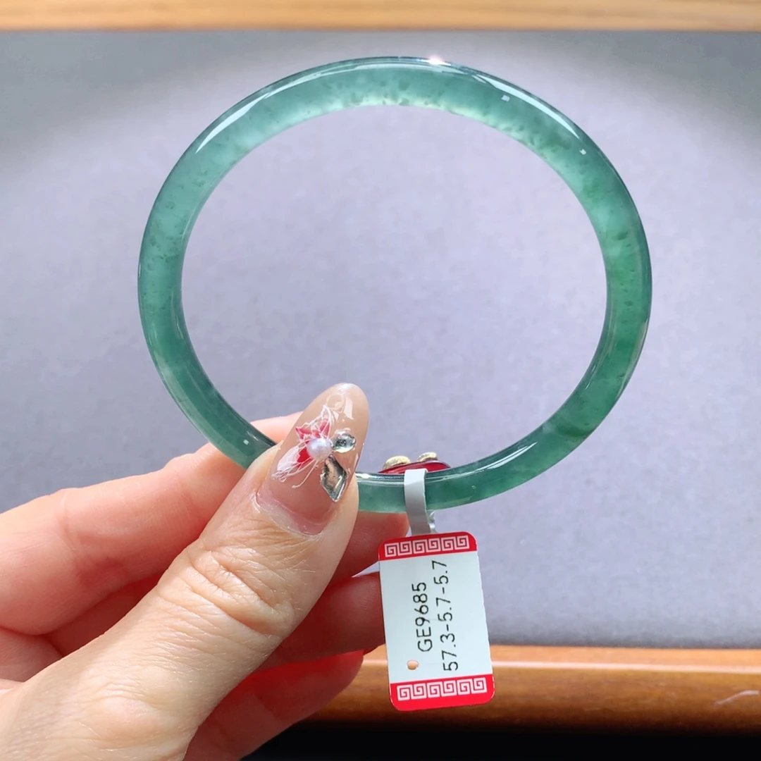 翡翠手镯未镶嵌天然翡翠手镯叮当镯