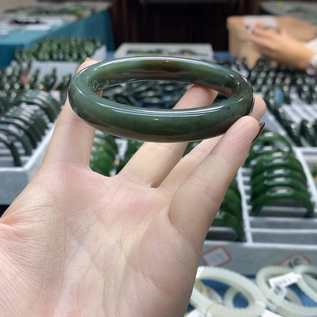 清***语颈饰未镶嵌和田玉
