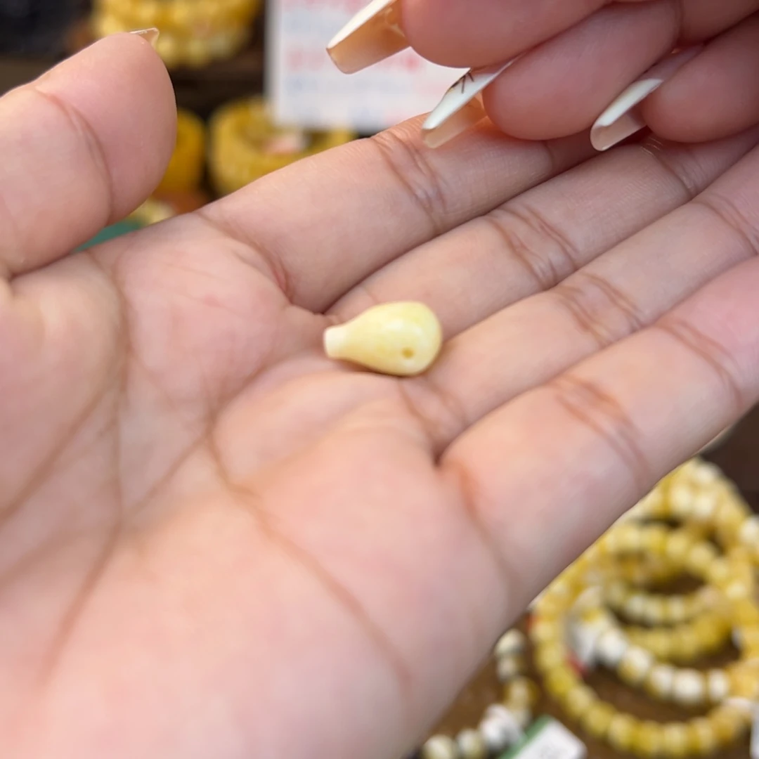 琥珀裸石未镶嵌kjjjhhhhbbnm