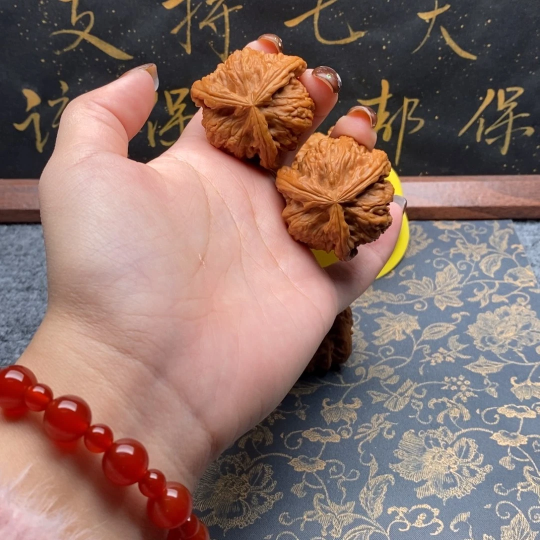 吊坠文玩核桃L*y白狮子