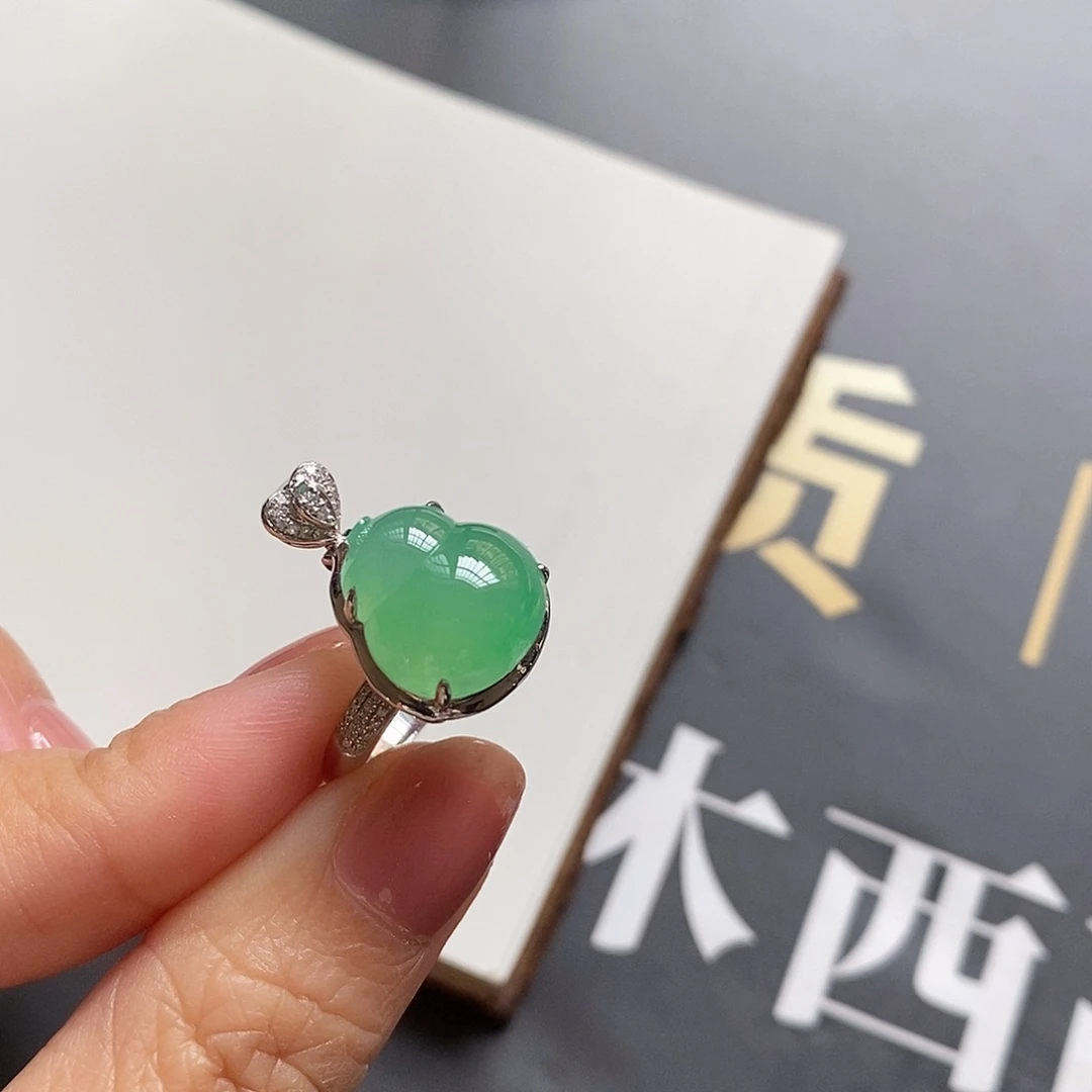 翡翠颈饰18K金镶嵌葫芦戒挂两用款