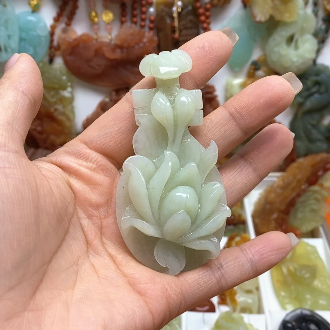 蛇纹石玉颈饰未镶嵌