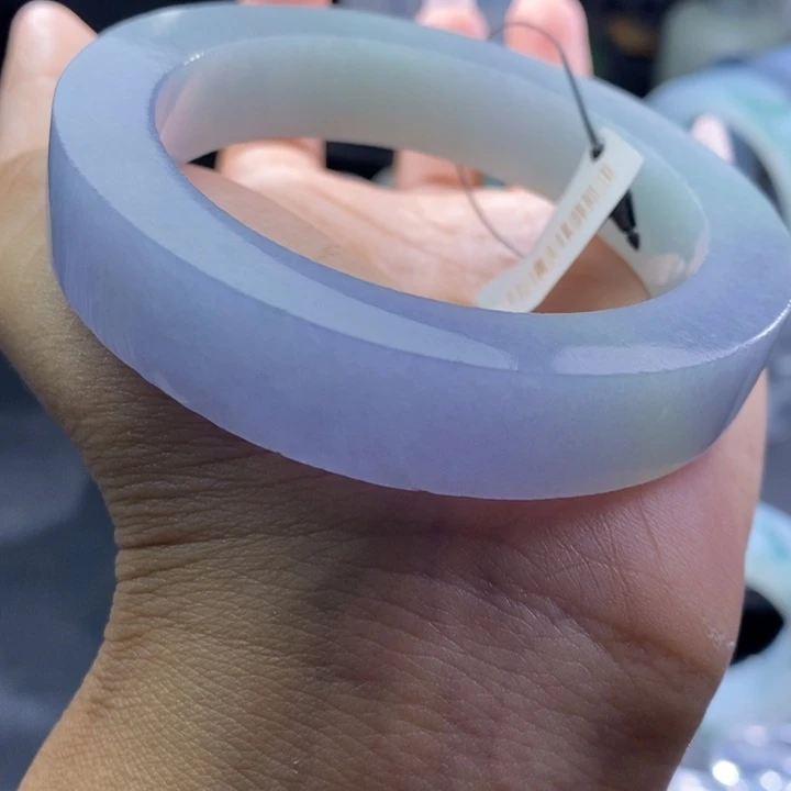 定制翡翠未镶嵌翡翠手镯