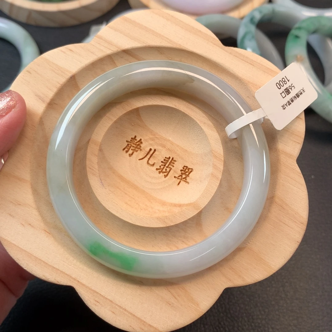 翡翠手镯未镶嵌56圈口