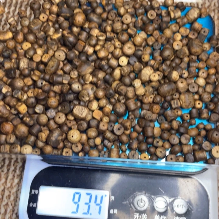 轩***桐沉香碎屑沉香瑕珠92g