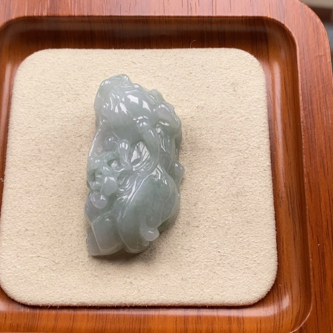 翡翠未镶嵌颈饰如意貔貅
