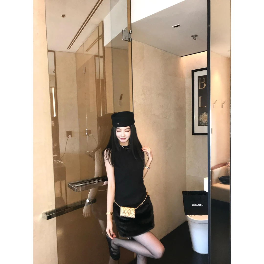 区区欧阳【赫本晚宴】无袖背心毛绒拼接仿貂毛显瘦连衣裙送腰带