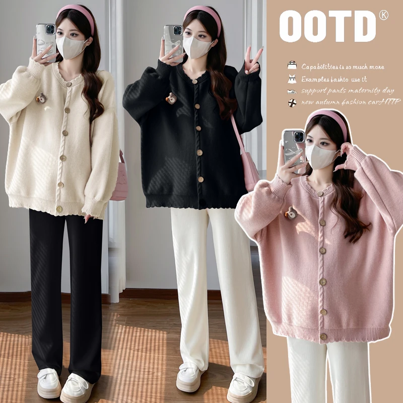 2025大版型孕妇装春秋新款刺绣针织长袖开衫外穿单排扣卡通小熊