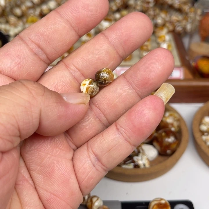 未镶嵌琥珀裸石壹38号